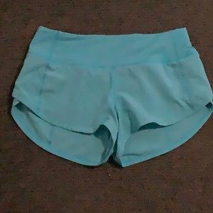 ELECTRIC TURQUOISE LULULEMON SPEED UP’S 2.5”